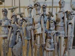 Concetta Modica, Orlandi, 2018, 9 pupi in ceramica sostegno in acciaio zincato m 2 x 1,20 Galleria FPAC Milano